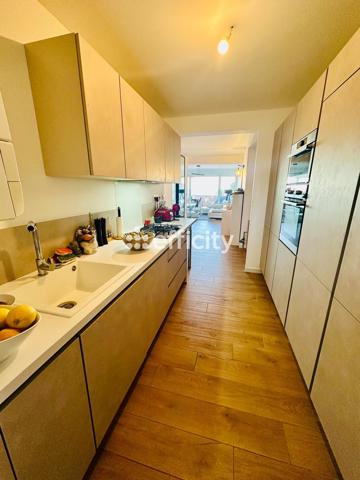 Appartement
         3 pièces
        - 72 m² Exclusivité 598 000 € *