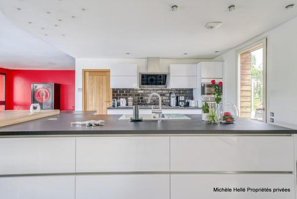 Maison Villa sans vis à vis 7 pièce(s) 200 m2  de plain pied et 85m2 en sous sol, DPE:B