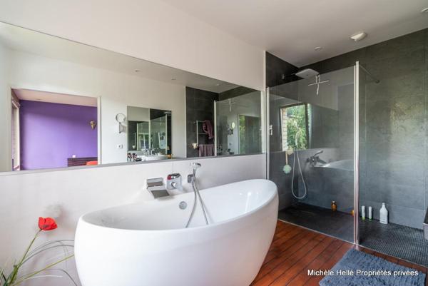 Maison Villa sans vis à vis 7 pièce(s) 200 m2  de plain pied et 85m2 en sous sol, DPE:B