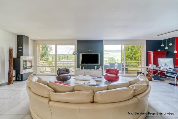 Maison Villa sans vis à vis 7 pièce(s) 200 m2  de plain pied et 85m2 en sous sol, DPE:B