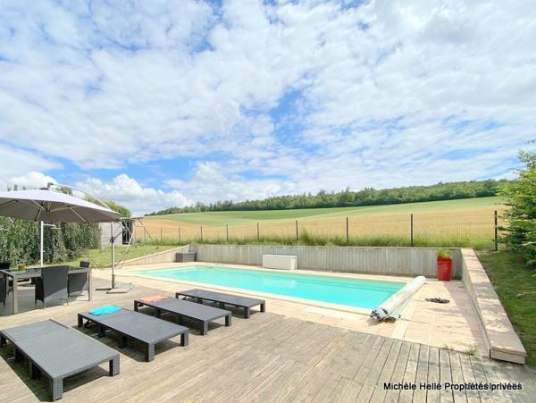 Maison Villa sans vis à vis 7 pièce(s) 200 m2  de plain pied et 85m2 en sous sol, DPE:B