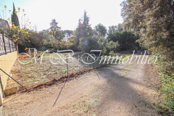 Terrain de 649 m²
