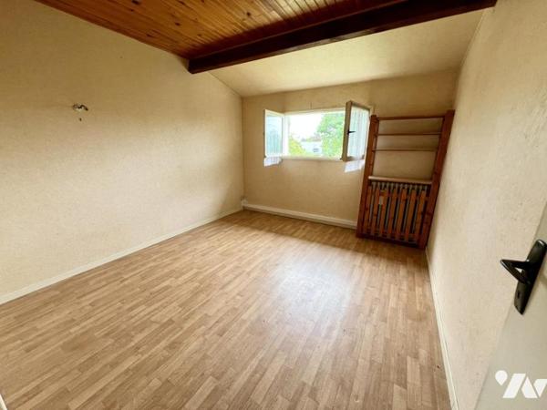 Maison 4 chambres + bureau avec jardin et garage