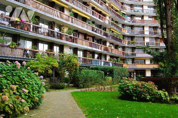 BOULOGNE - PARCHAMP KAHN - Studette 6ème étage 13 m2, balcon, résidence de standing,
gardien
