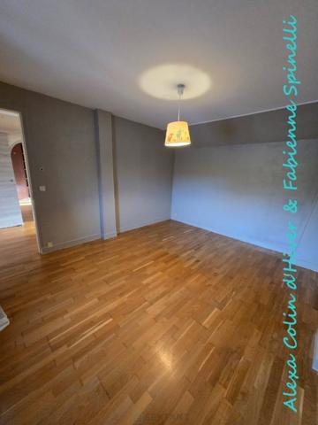 Maison jumelée, garage et dépendances Soissons