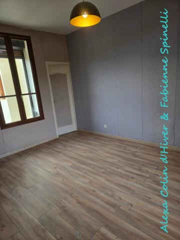 Maison jumelée, garage et dépendances Soissons