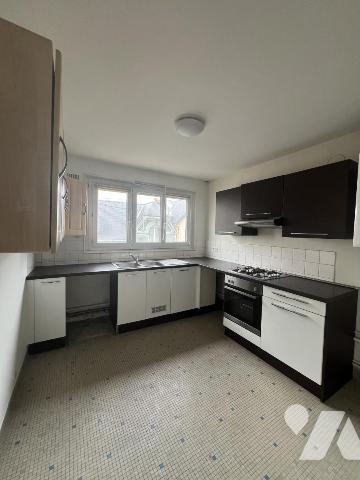 Merville. Immeuble de rapport (6 apparts) et bâtiment à rénover 