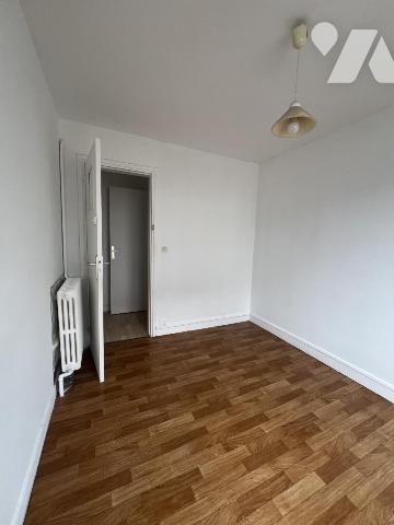 Merville. Immeuble de rapport (6 apparts) et bâtiment à rénover 