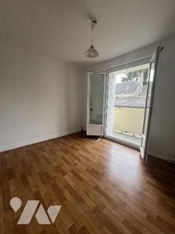 Merville. Immeuble de rapport (6 apparts) et bâtiment à rénover 