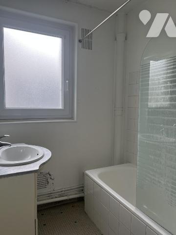 Merville. Immeuble de rapport (6 apparts) et bâtiment à rénover 