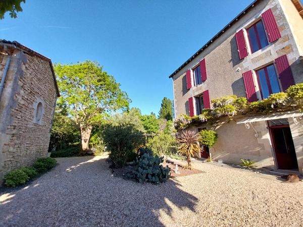 Propriété en bord de rivière entre Saint Benoit et Smarves