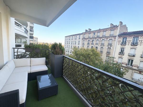 Appartement
         3 pièces
        - 64 m² Bien prestige 700 000 € *