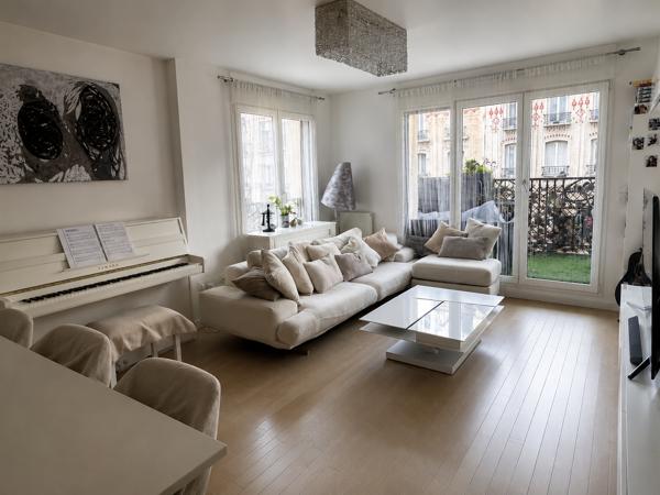 Appartement
         3 pièces
        - 64 m² Bien prestige 700 000 € *
