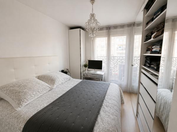 Appartement
         3 pièces
        - 64 m² Bien prestige 700 000 € *