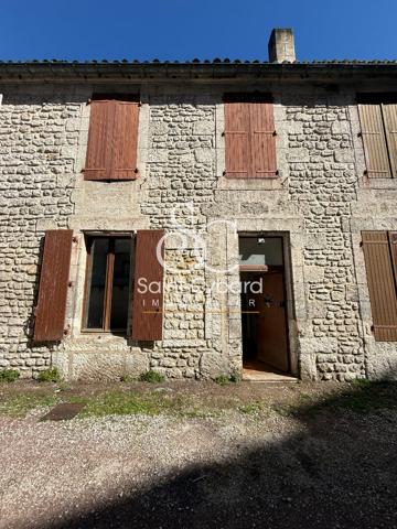 Angoulême – Maison de ville mitoyenne avec 2 chambres – – 74m² habitables env.