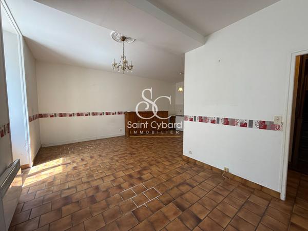 Angoulême – Maison de ville mitoyenne avec 2 chambres – – 74m² habitables env.