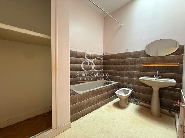 Angoulême – Maison de ville mitoyenne avec 2 chambres – – 74m² habitables env.