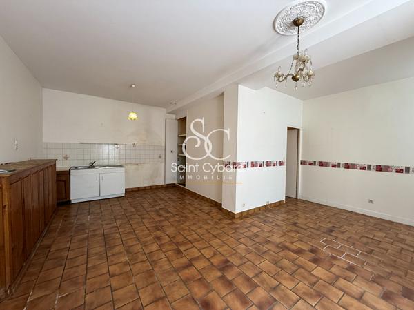 Angoulême – Maison de ville mitoyenne avec 2 chambres – – 74m² habitables env.