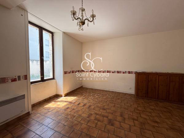 Angoulême – Maison de ville mitoyenne avec 2 chambres – – 74m² habitables env.