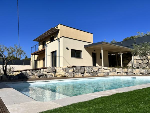 Buis-les-Baronnies (26170) Mollans-sur-Ouvèze. Maison contemporaine autonome en énergie de 145 m2 hab. sur un terrain de 778 m2 avec pisc