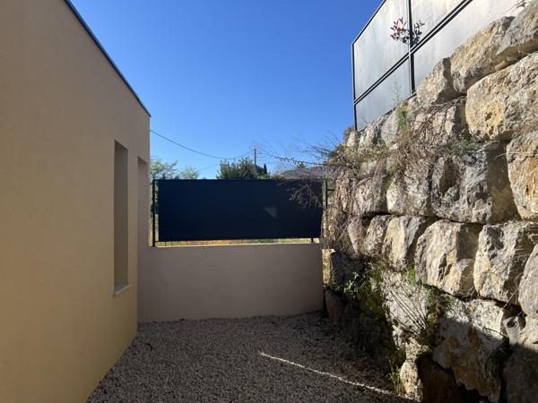 Buis-les-Baronnies (26170) Mollans-sur-Ouvèze. Maison contemporaine autonome en énergie de 145 m2 hab. sur un terrain de 778 m2 avec pisc