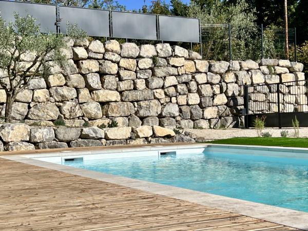 Buis-les-Baronnies (26170) Mollans-sur-Ouvèze. Maison contemporaine autonome en énergie de 145 m2 hab. sur un terrain de 778 m2 avec pisc