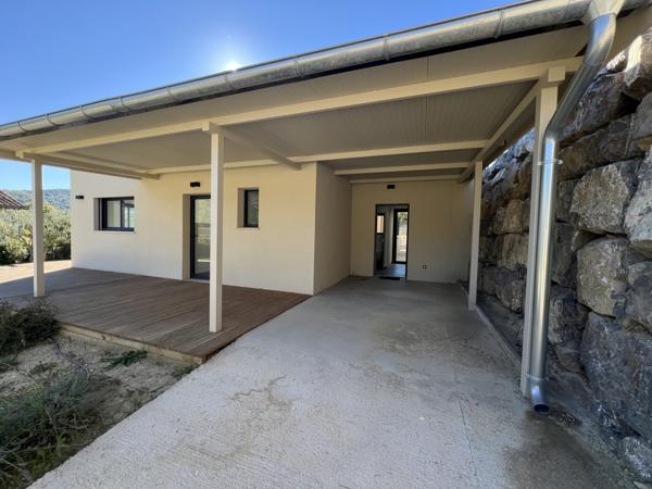 Buis-les-Baronnies (26170) Mollans-sur-Ouvèze. Maison contemporaine autonome en énergie de 145 m2 hab. sur un terrain de 778 m2 avec pisc