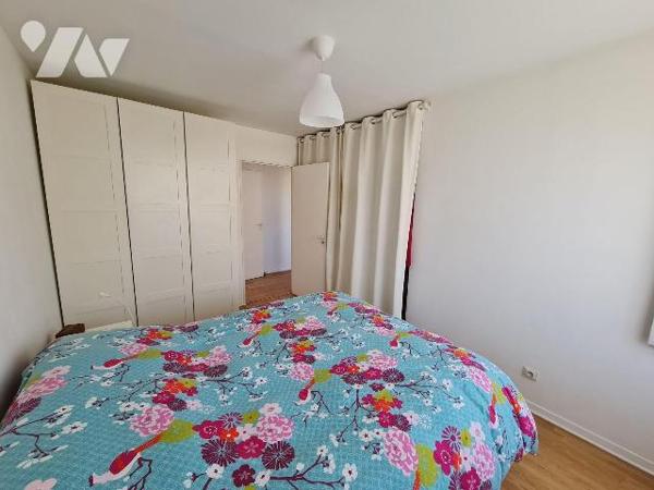 Venez visiter ce bel appartement de 79m² au 3ème et dernier étage, au sein d'une résidence sécu...