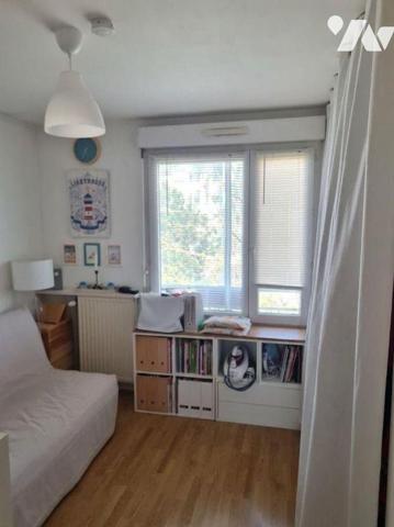 Venez visiter ce bel appartement de 79m² au 3ème et dernier étage, au sein d'une résidence sécu...