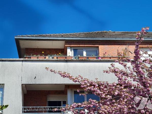 Venez visiter ce bel appartement de 79m² au 3ème et dernier étage, au sein d'une résidence sécu...