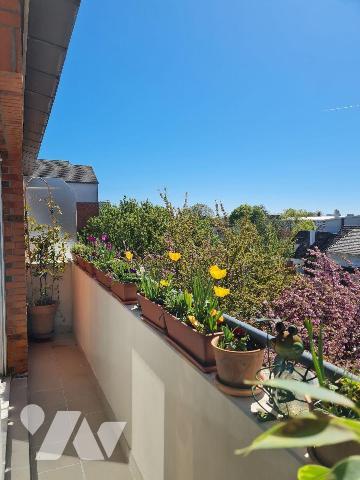 Venez visiter ce bel appartement de 79m² au 3ème et dernier étage, au sein d'une résidence sécu...