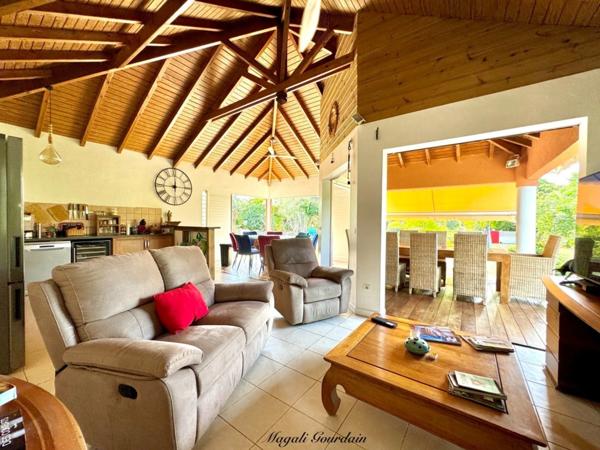 SAINT-FRANÇOIS – PROPRIÉTÉ RARE À 100 MÈTRES DE LA PLAGE – 3 VILLAS INDÉPENDANTES SUR 1 539 m²