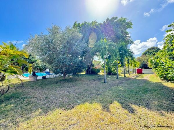 SAINT-FRANÇOIS – PROPRIÉTÉ RARE À 100 MÈTRES DE LA PLAGE – 3 VILLAS INDÉPENDANTES SUR 1 539 m²