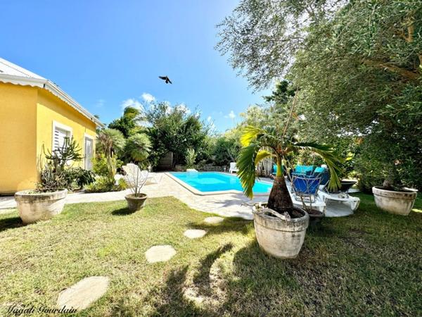 SAINT-FRANÇOIS – PROPRIÉTÉ RARE À 100 MÈTRES DE LA PLAGE – 3 VILLAS INDÉPENDANTES SUR 1 539 m²