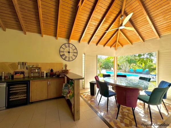 SAINT-FRANÇOIS – PROPRIÉTÉ RARE À 100 MÈTRES DE LA PLAGE – 3 VILLAS INDÉPENDANTES SUR 1 539 m²