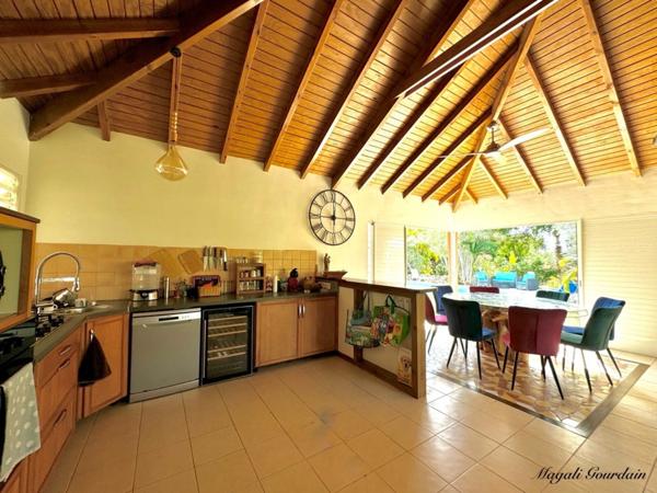 SAINT-FRANÇOIS – PROPRIÉTÉ RARE À 100 MÈTRES DE LA PLAGE – 3 VILLAS INDÉPENDANTES SUR 1 539 m²