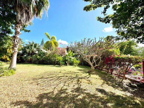 SAINT-FRANÇOIS – PROPRIÉTÉ RARE À 100 MÈTRES DE LA PLAGE – 3 VILLAS INDÉPENDANTES SUR 1 539 m²