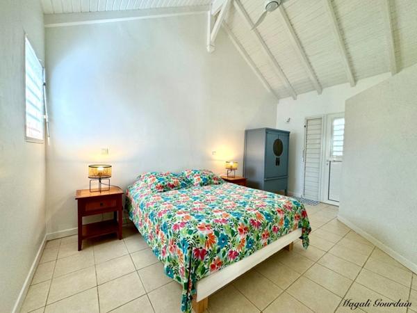 SAINT-FRANÇOIS – PROPRIÉTÉ RARE À 100 MÈTRES DE LA PLAGE – 3 VILLAS INDÉPENDANTES SUR 1 539 m²