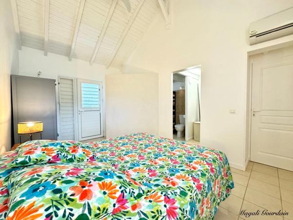 SAINT-FRANÇOIS – PROPRIÉTÉ RARE À 100 MÈTRES DE LA PLAGE – 3 VILLAS INDÉPENDANTES SUR 1 539 m²