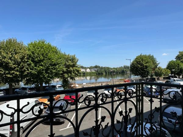 Ultra-centre Saumur, face Loire, Maison de ville sans extérieur de 100m2