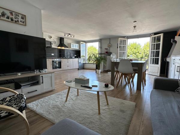 Ultra-centre Saumur, face Loire, Maison de ville sans extérieur de 100m2