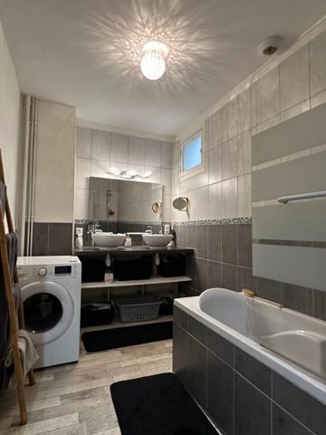 Ultra-centre Saumur, face Loire, Maison de ville sans extérieur de 100m2