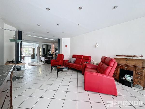 Loos hypercentre, maison de 300m², jardin, garage. LOOS