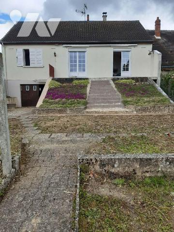 A ACHETER sur la commune de LA BAZOCHE-GOUET

Une maison d'habitation offrant des espaces fon...