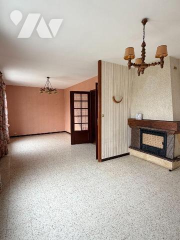 A ACHETER sur la commune de LA BAZOCHE-GOUET

Une maison d'habitation offrant des espaces fon...