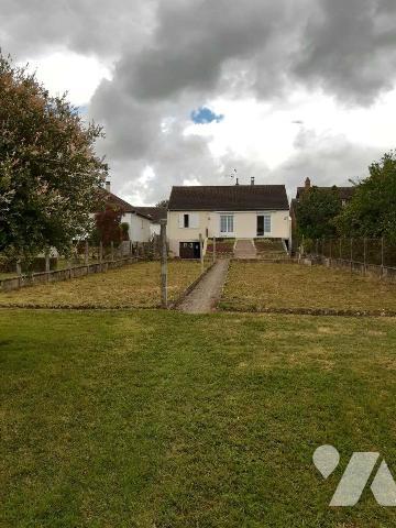 A ACHETER sur la commune de LA BAZOCHE-GOUET

Une maison d'habitation offrant des espaces fon...