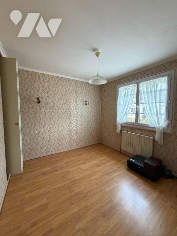 A ACHETER sur la commune de LA BAZOCHE-GOUET

Une maison d'habitation offrant des espaces fon...
