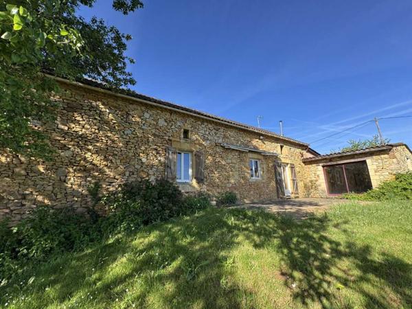 Maison ancienne - Belves Propriété à rénover avec une maison de plain pied, 560m² de dépendances et 4 hectares, à 2km d'un village médiéval