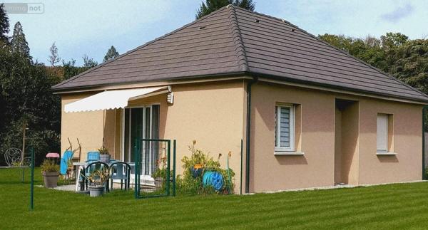 Maison de ville à vendre à Champs-sur-Tarentaine-Marchal dans le Cantal (15270), ref : M51