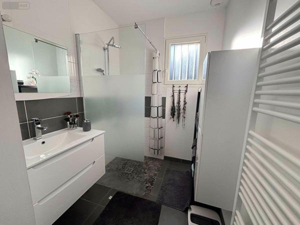 Maison de ville à vendre à Champs-sur-Tarentaine-Marchal dans le Cantal (15270), ref : M51